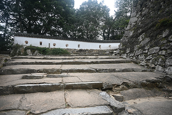 備中松山城の三の平櫓東土塀