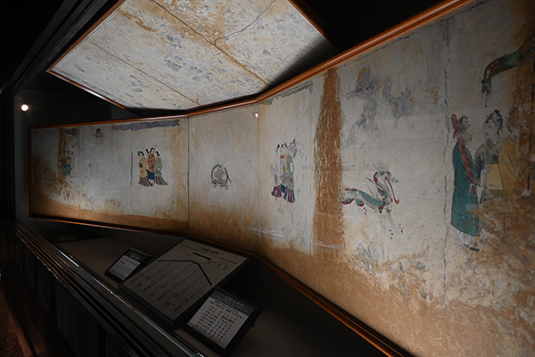 高松塚古墳の壁画（レプリカ）