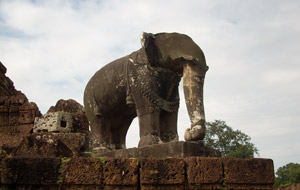 象の石像