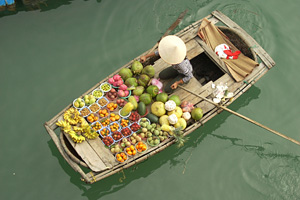 フルーツ売りの小舟