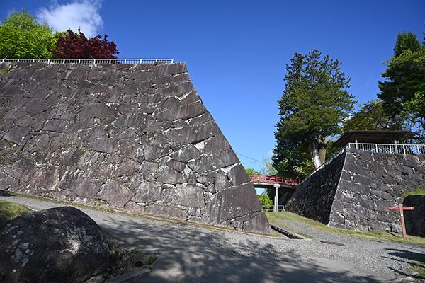 盛岡城の本丸石垣と二の丸石垣