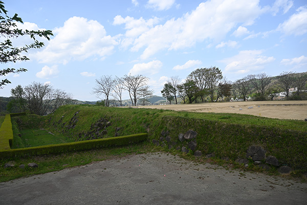 九戸城の堀、石垣、本丸跡