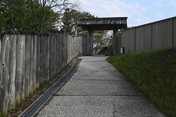 根城の東門