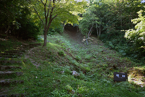 向羽黒山城堀跡