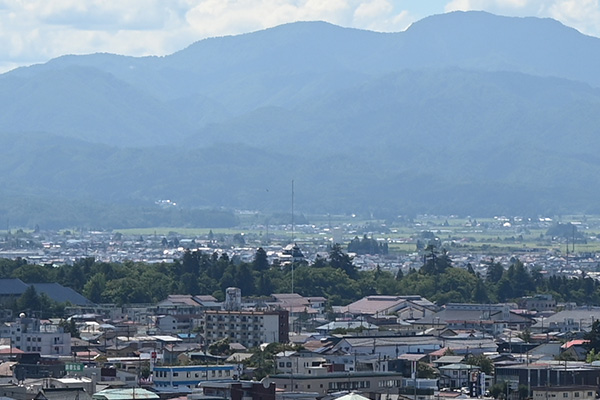 白虎隊自刃の地から望む会津若松城