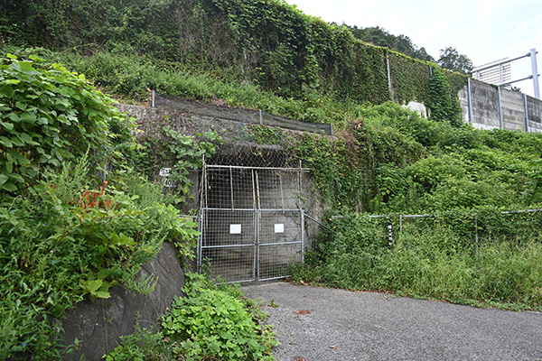 鎌刃城登山口