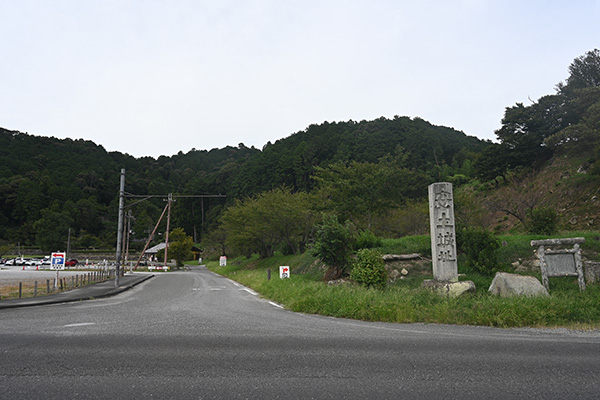 安土城が建つ安土山