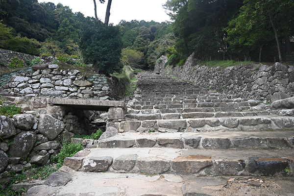 安土城大手道の石段