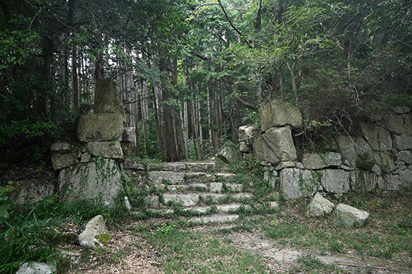 観音寺城伝平井丸の虎口