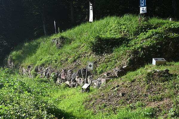 佐柿国吉城麓の石垣