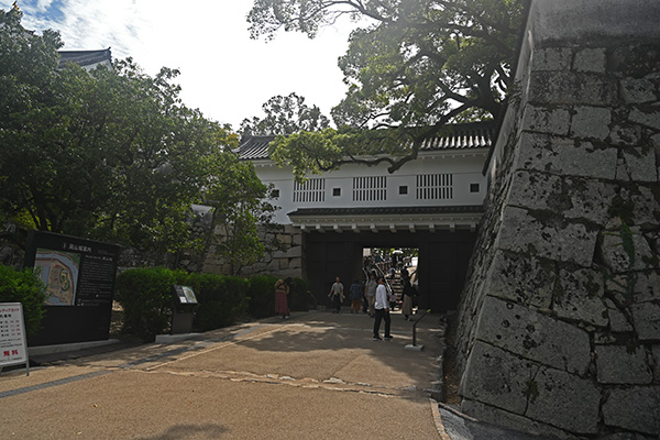 岡山城の入り口・廊下門