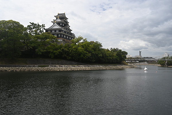 岡山城の天然の堀・旭川