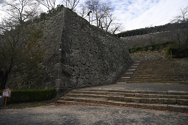 津山城の石垣と石段
