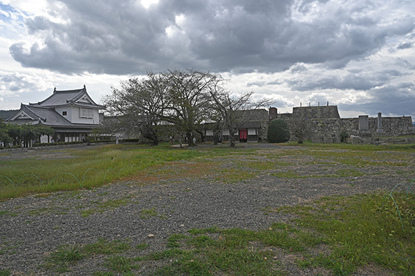 津山城本丸広場、備中櫓、天守台