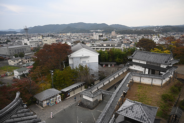 白石城天守から見る大手門