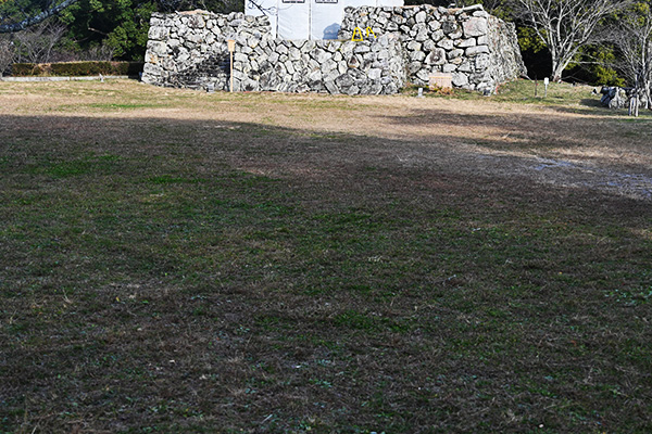 田丸城本丸広場と天守台