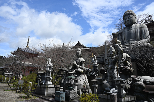 壷阪寺の天竺渡来 大釈迦如来石像