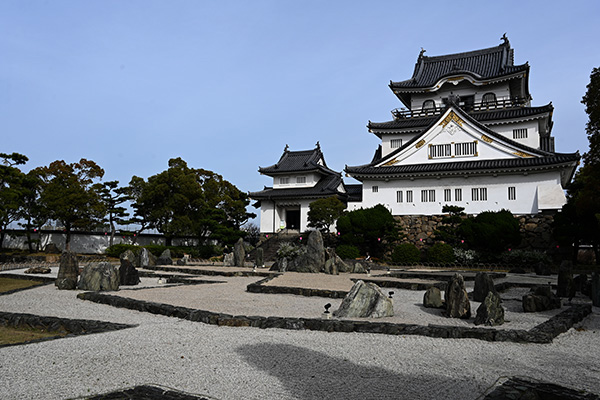 岸和田城天守と八陣の庭