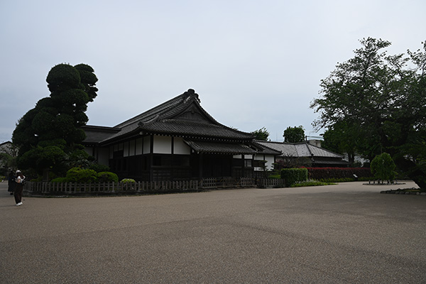 横から見た川越城本丸御殿