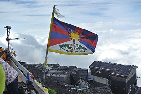 本八合目胸突江戸屋のチベット国旗