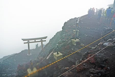 吉田・須走コースの山頂入口