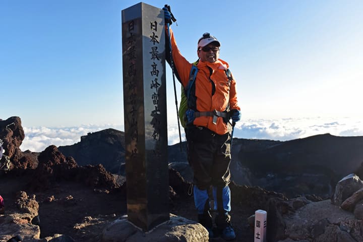 剣ヶ峰に登り詰めた筆者