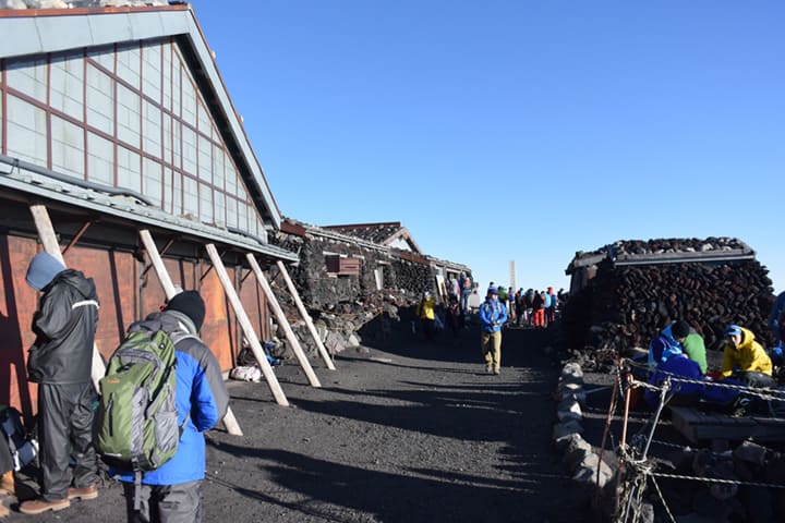 富士山頂の吉田ルート側