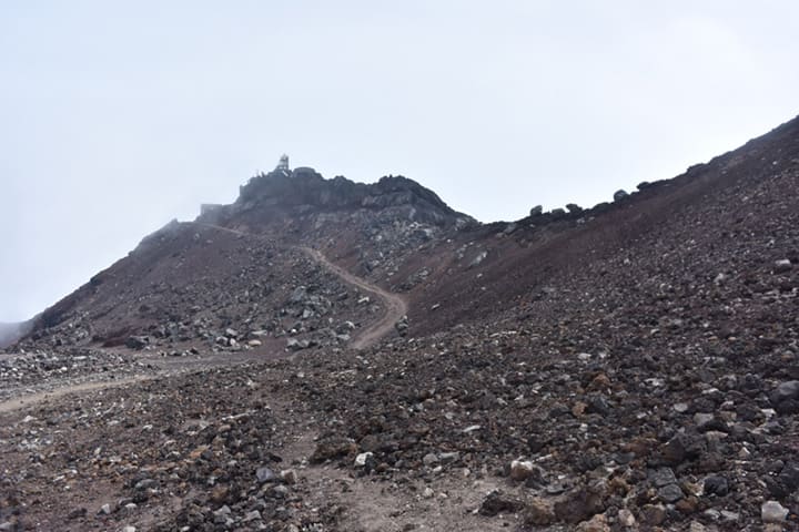 剣ヶ峰が見えてきた