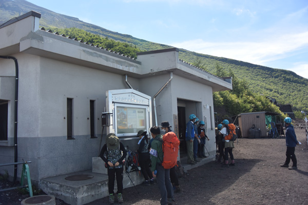 6合目の富士山安全指導センター