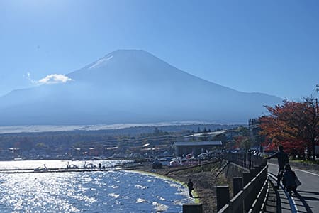 山中湖湖畔からの富士山