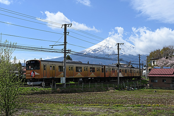 富士山と富士急行線