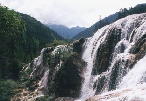 滝の流れ
