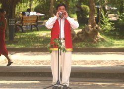 葉笛の演奏