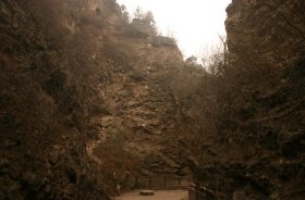 北京原人が生活していた岩山