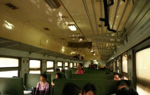 ローカル列車の硬座