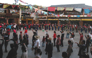 チベット人たちの踊り