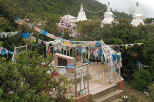 日中友好第2次合同登山隊の遭難慰霊碑