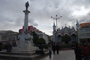 ピノ広場とサン・ファン・バティスタ教会