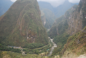 険しい山道