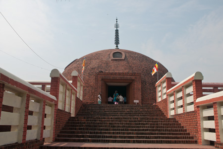 クシナガルの日本・スリランカ仏教センター