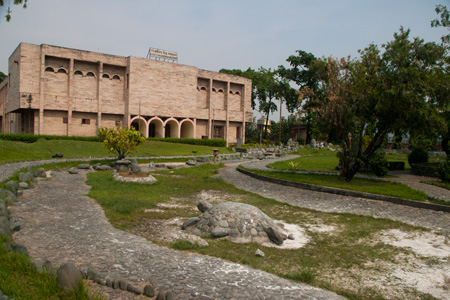 クシナガルの政府ブッダ博物館と日本庭園