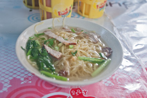 カオサン名物？10バーツラーメン