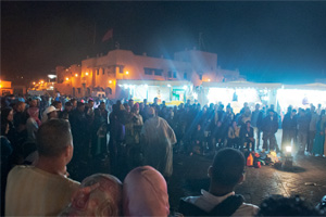 大道芸などで賑わうジャマ・エル・フナ広場