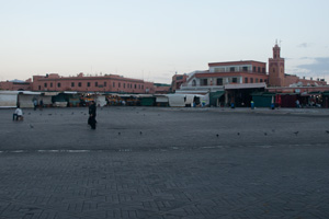 ひっそりとした朝のジャマ・エル・フナ広場