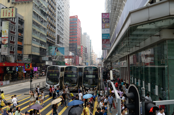 香港の道行く人々