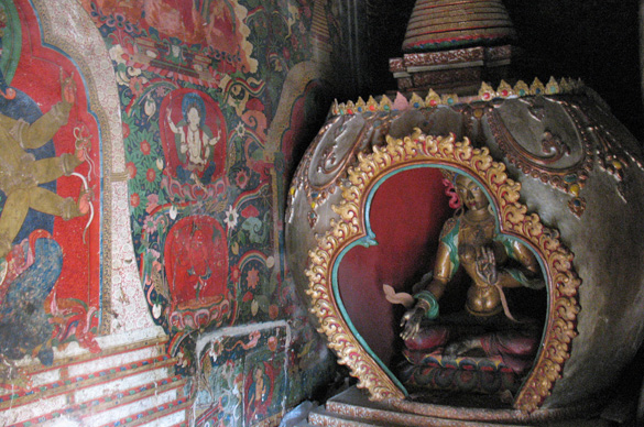 パンコル・チョエテンの仏像とタンカ