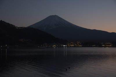 夕闇の富士山