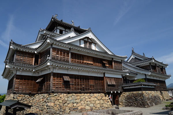 間近に見る福知山城