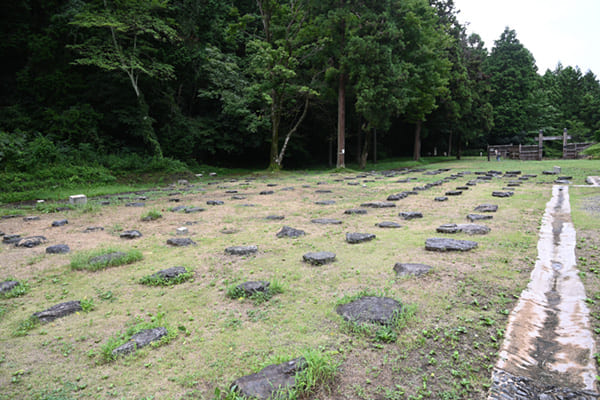 八王子城の御主殿の柱跡