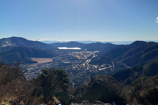 金時山山頂から望む箱根山、芦ノ湖、駿河湾